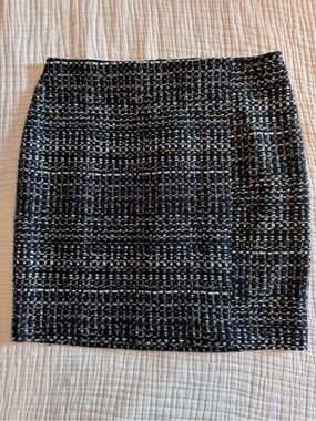 Express Black and White Pencil Skirt with Metallic Threading - size Medium